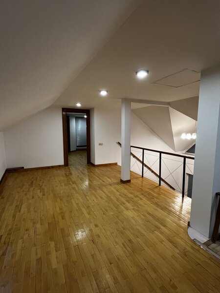 Eroilor, birouri,